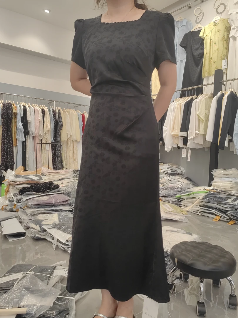 法式复古方领掐腰黑色提花鱼尾连衣裙女夏季独特高级感