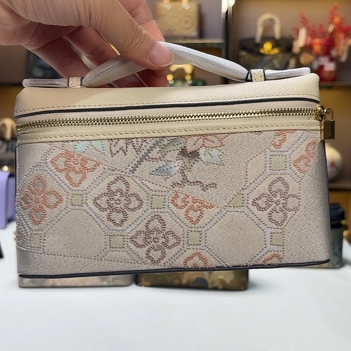 L***a织绣高定浮力大漏