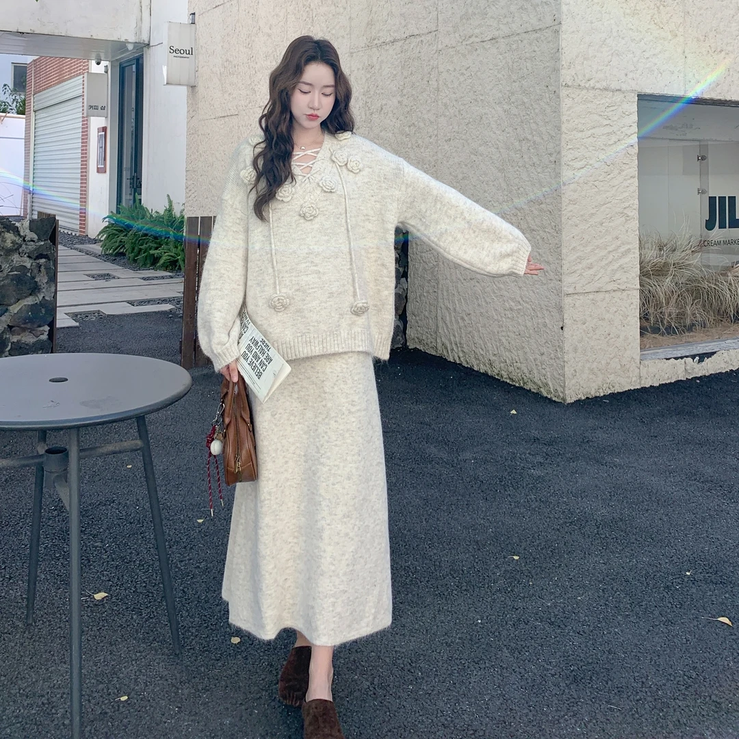 氛围感穿搭米白色新款花朵毛衣套装女秋冬超火巨好看半身裙两件套