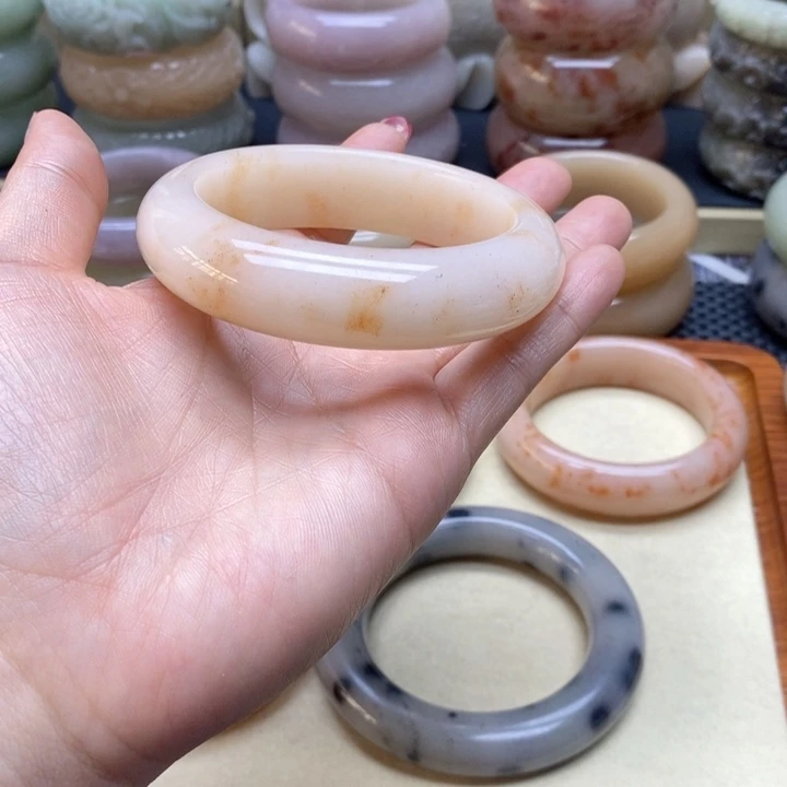 石英岩玉手镯未镶嵌