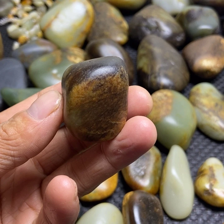 山***业未镶嵌和田玉（糖玉）珠宝奇石