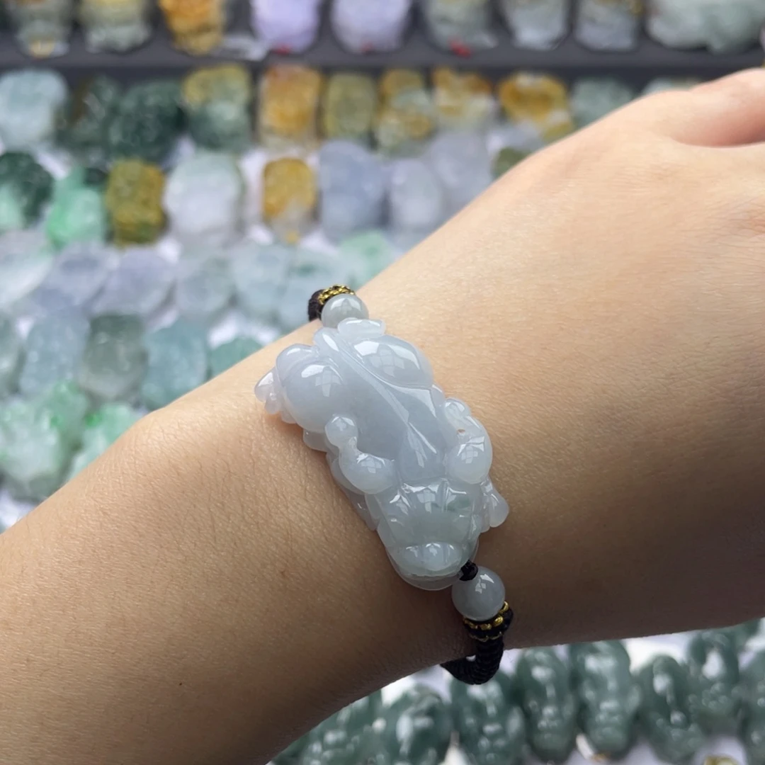 翡翠颈饰未镶嵌貔貅