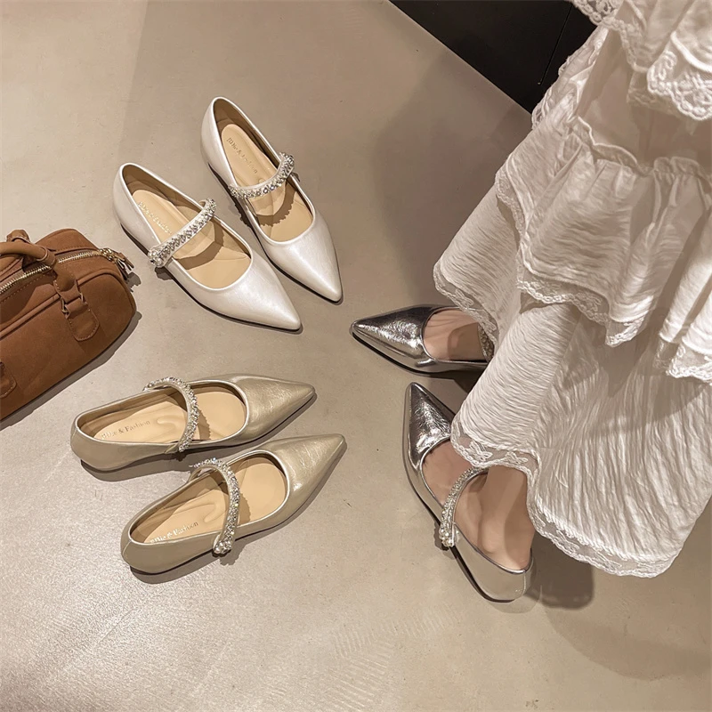 法式水钻尖头玛丽珍鞋女2025新款浅口单鞋高级时髦百搭通勤小皮鞋