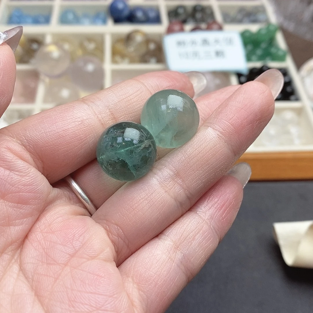 .***：水晶未镶嵌珠宝半成品莹石