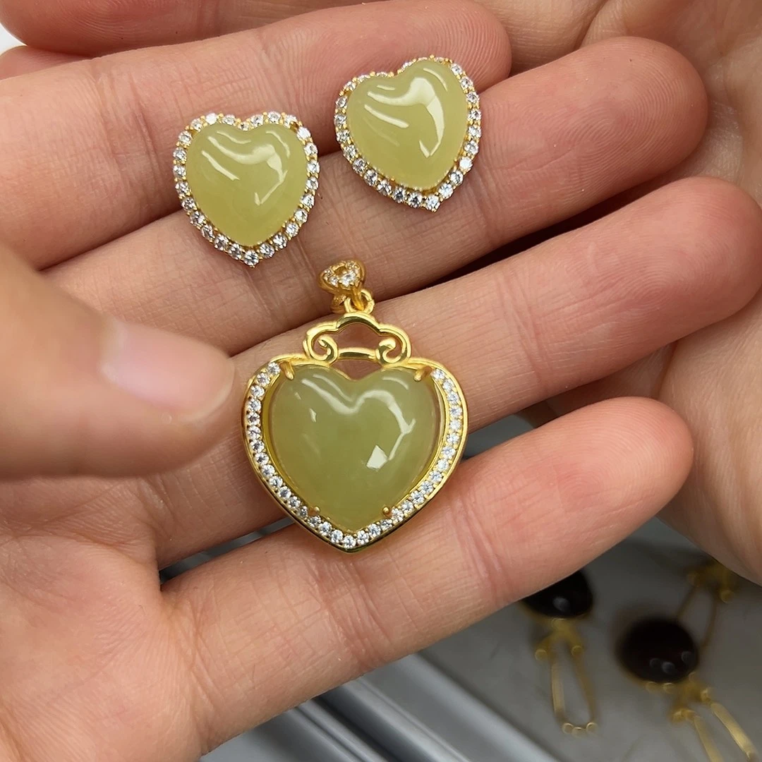 ****静和田玉银S925镶嵌耳饰