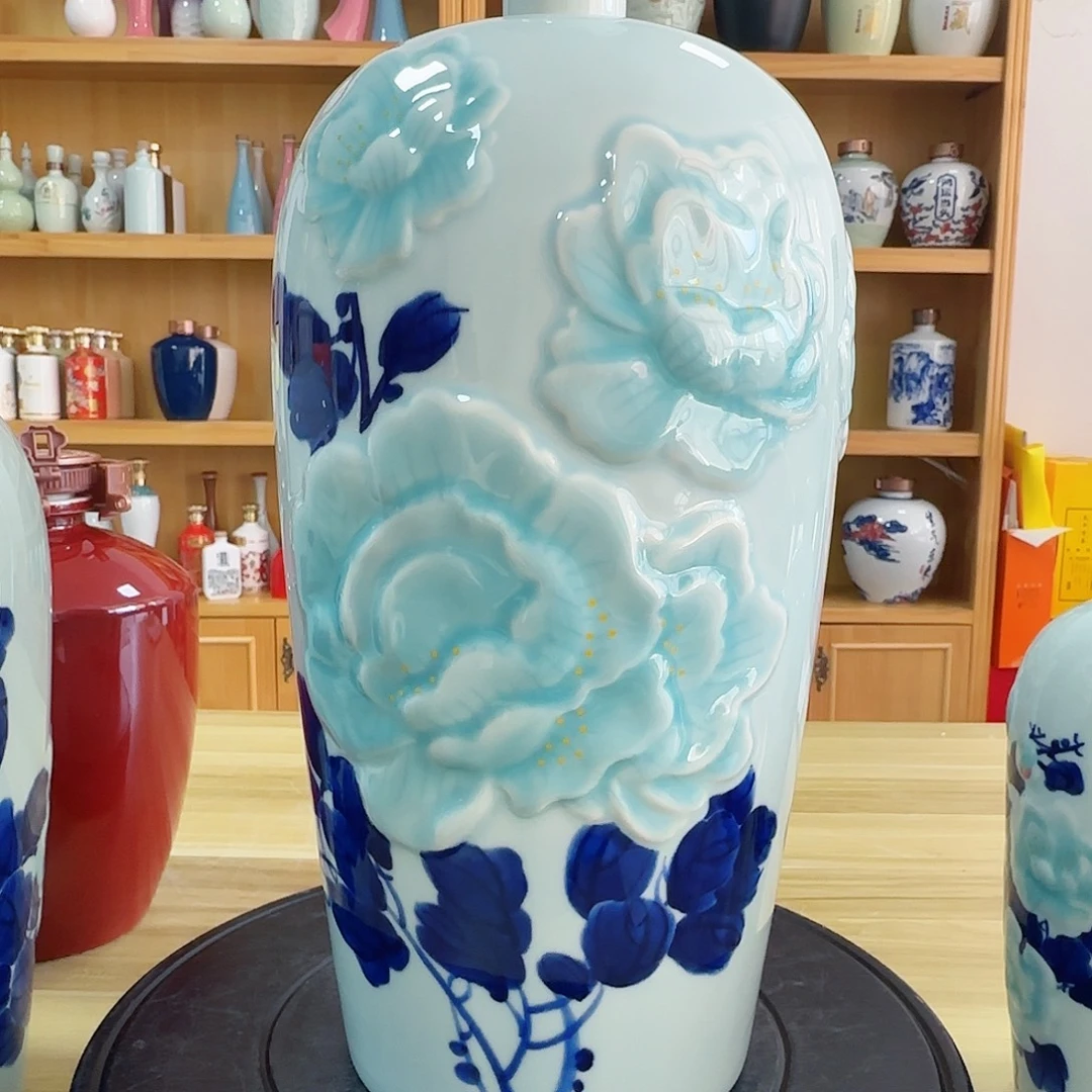 5斤装青花牡丹酒瓶1个