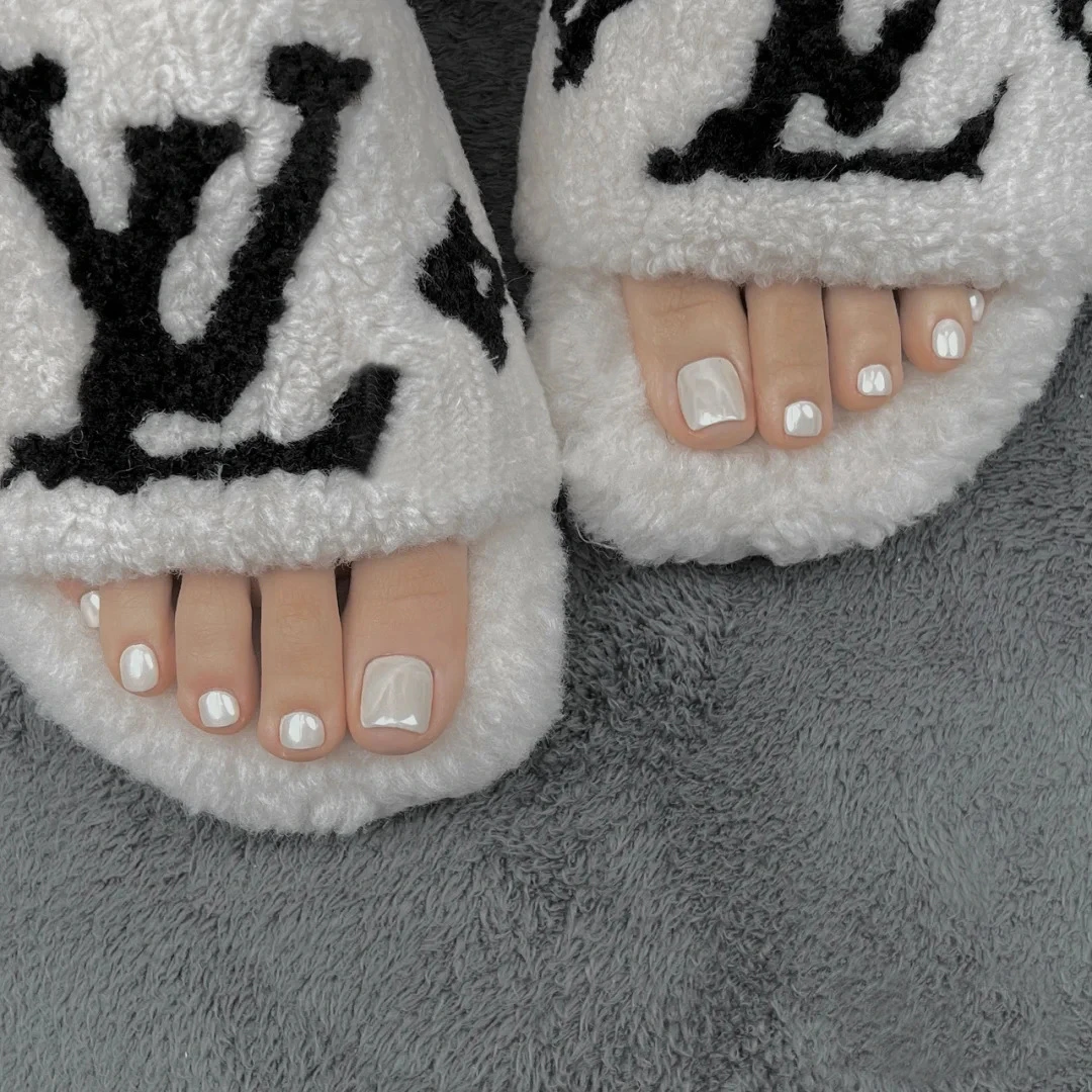 F054海莉同款脚指甲穿戴甲极光粉脚指甲气质温柔白月光美甲贴片