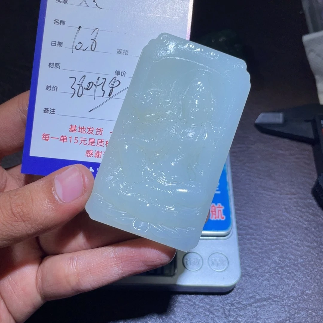 未镶嵌手镯和田玉欢**鱼