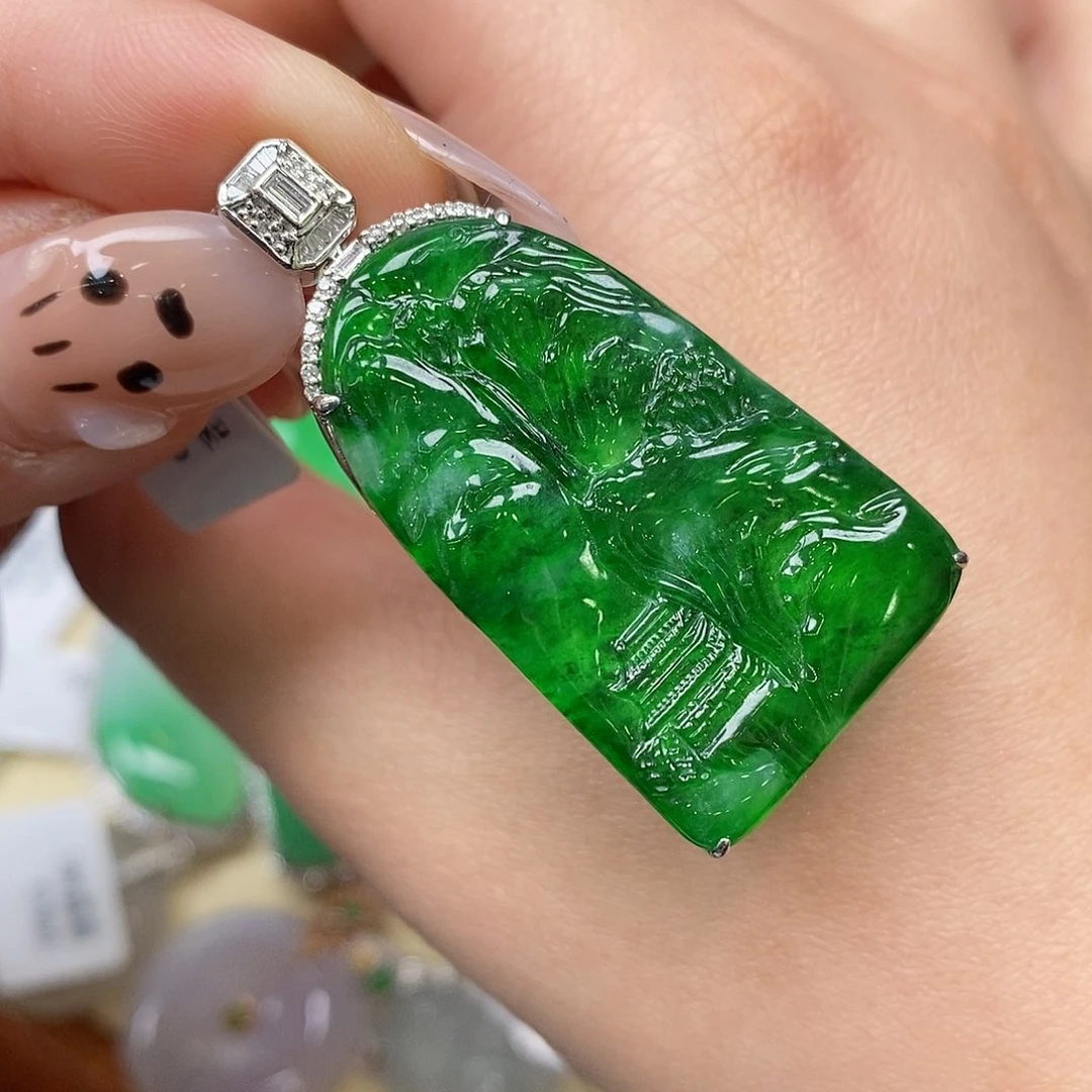 翡翠吊坠(不含链)18K金镶嵌山水牌