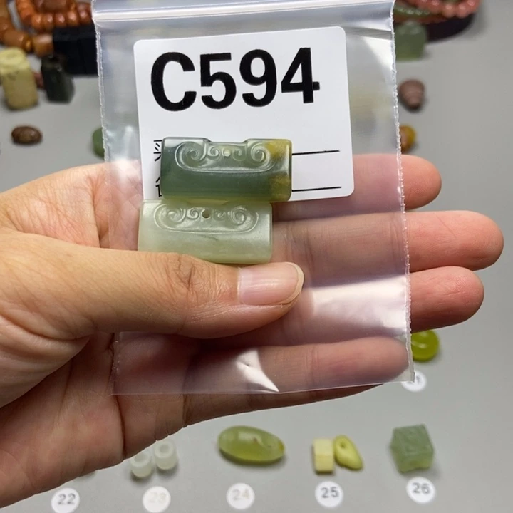 高***生蛇纹石玉未镶嵌吊坠(不含链)