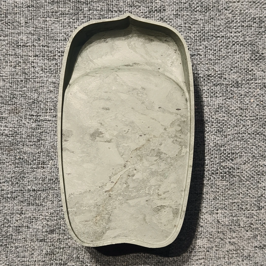 甘肃洮砚，水泉莲瓣砚，尺寸10.1*6*2.4厘米