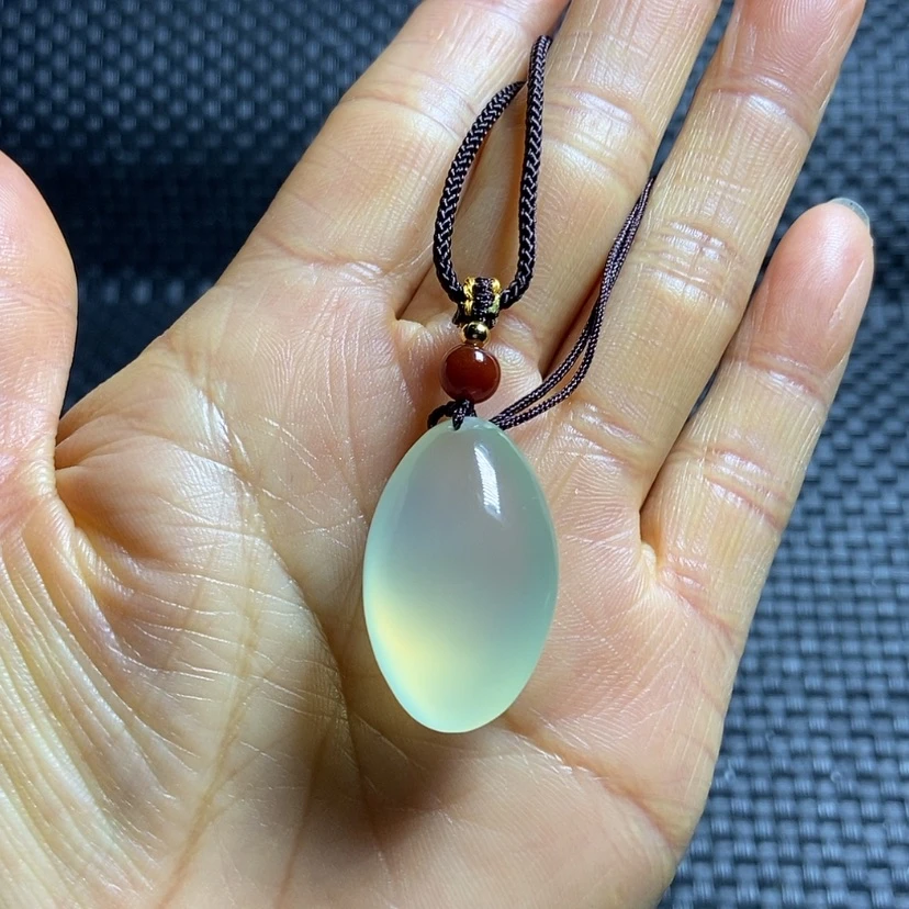 【闪购商品】未镶嵌蛇纹石玉颈饰大****歪