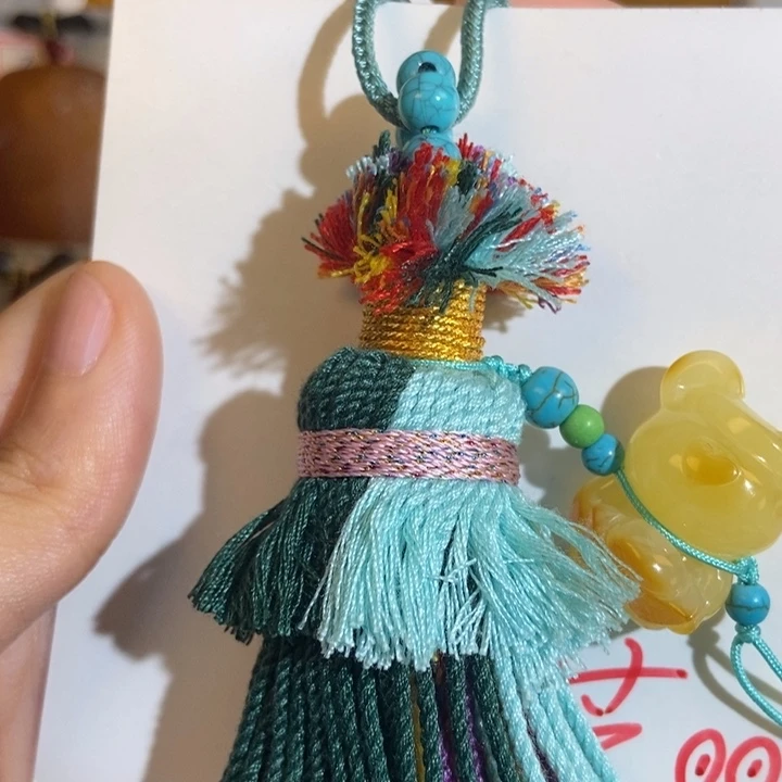 爱***熊未镶嵌琥珀珠宝奇石