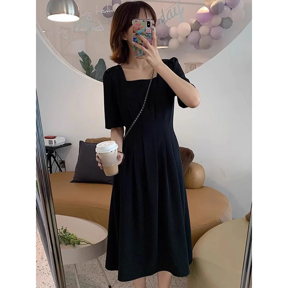 2025年新款高级感赫本风小黑裙收腰显瘦法式黑色方领连衣裙子女夏