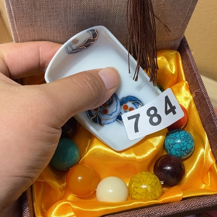知***和其他784。
