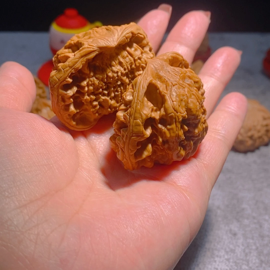 文玩核桃吊坠蛇头50（微瑕浮黄）特价