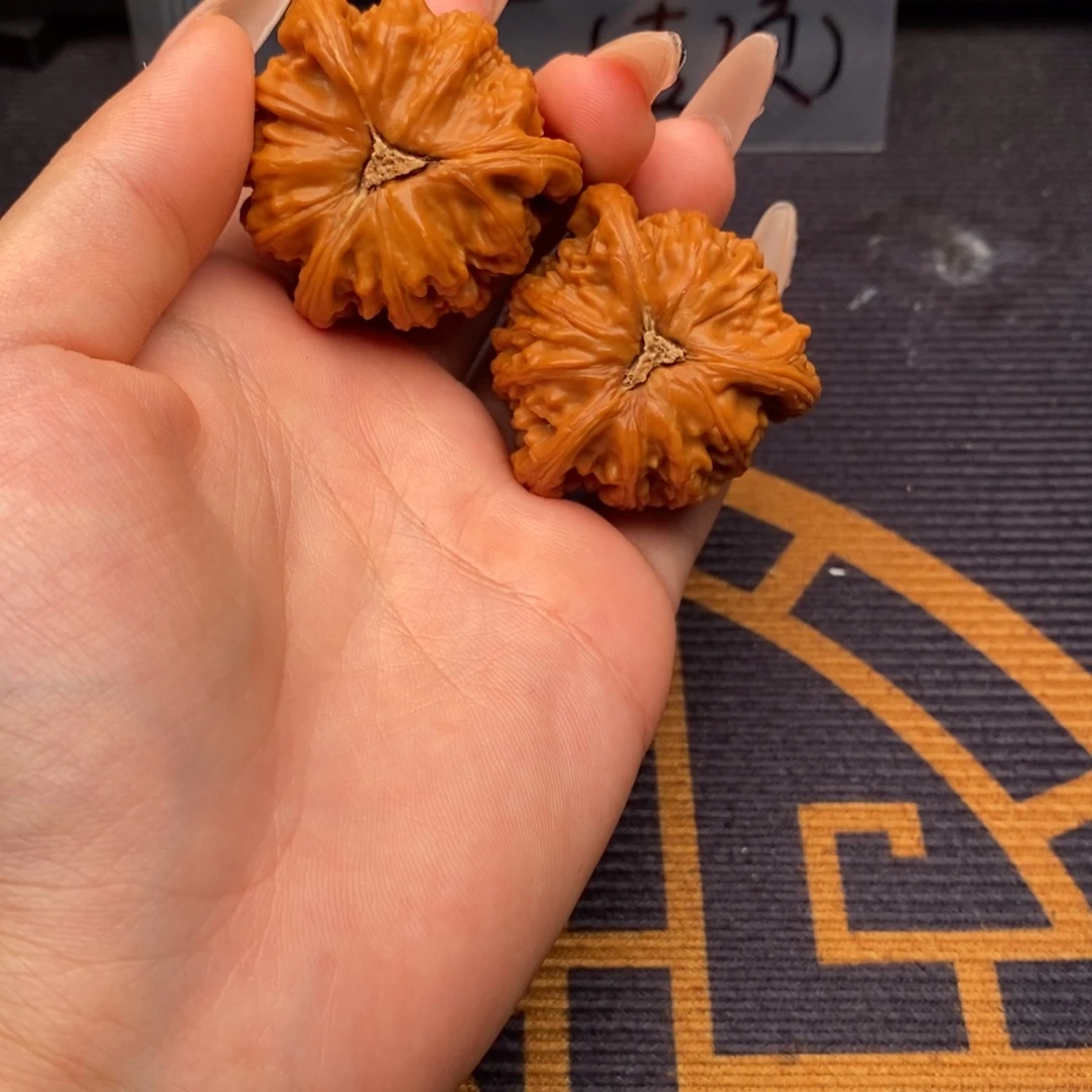 张***扬吊坠文玩核桃白狮子