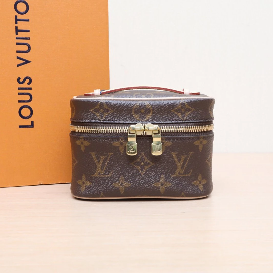 99新 LouisVuitton/路易威登 小花攀攀Nice 化妆包 Nano 14 芯片