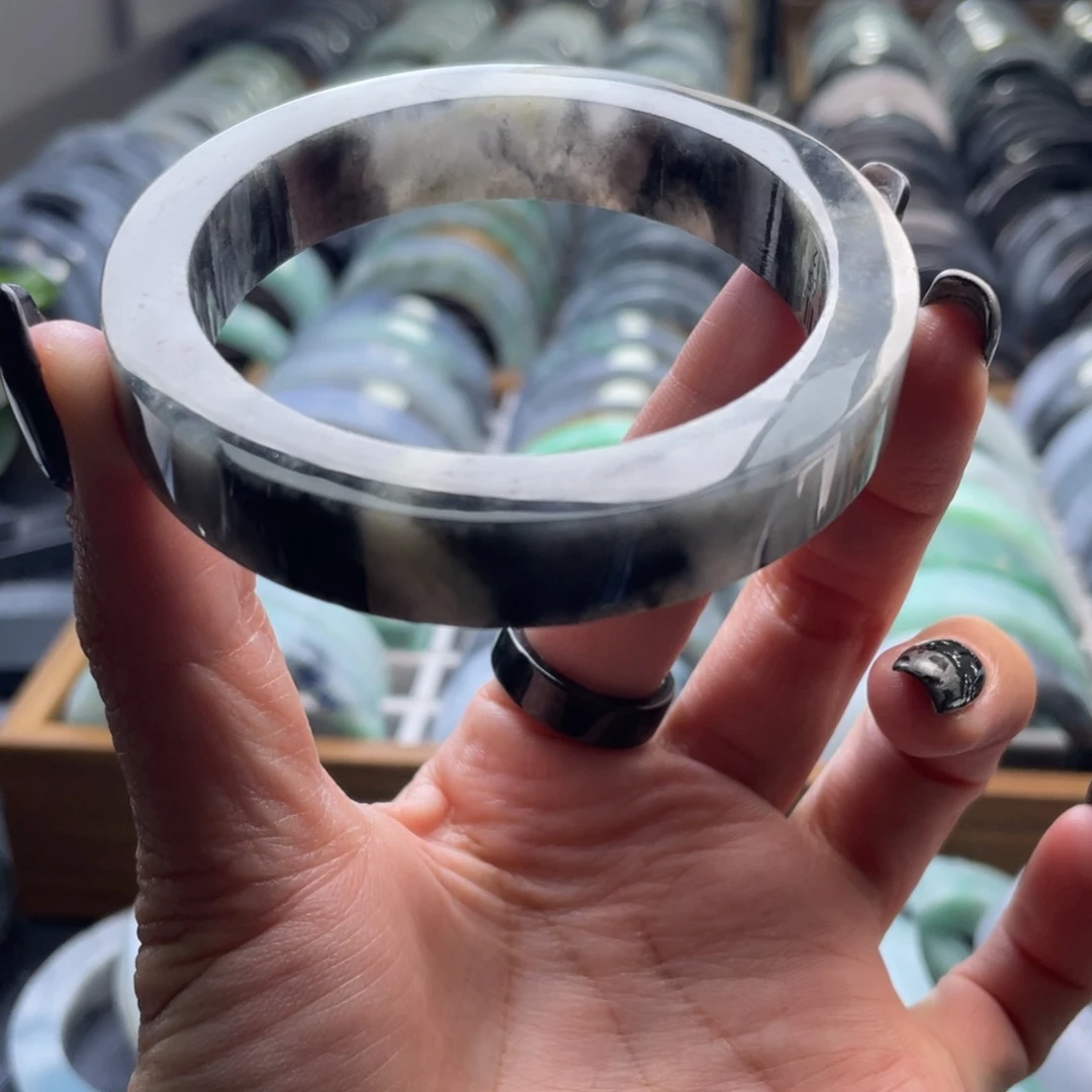 定制翡翠未镶嵌翡翠手镯