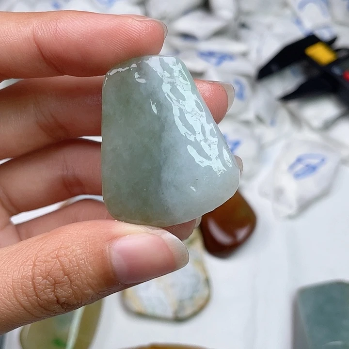 翡翠未镶嵌颈饰沐**林翡翠