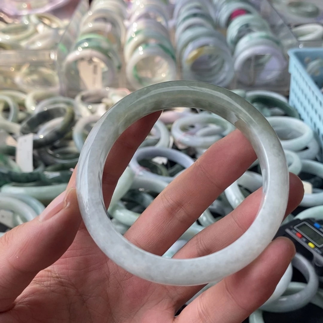 翡翠手镯未镶嵌翡翠手镯