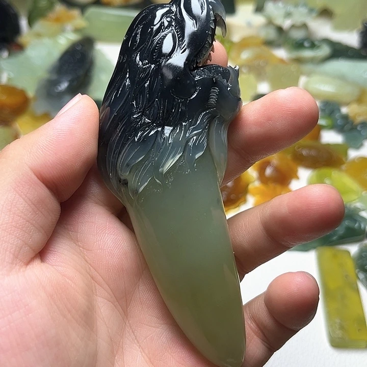 蛇纹石玉未镶嵌颈饰嘟*嘟