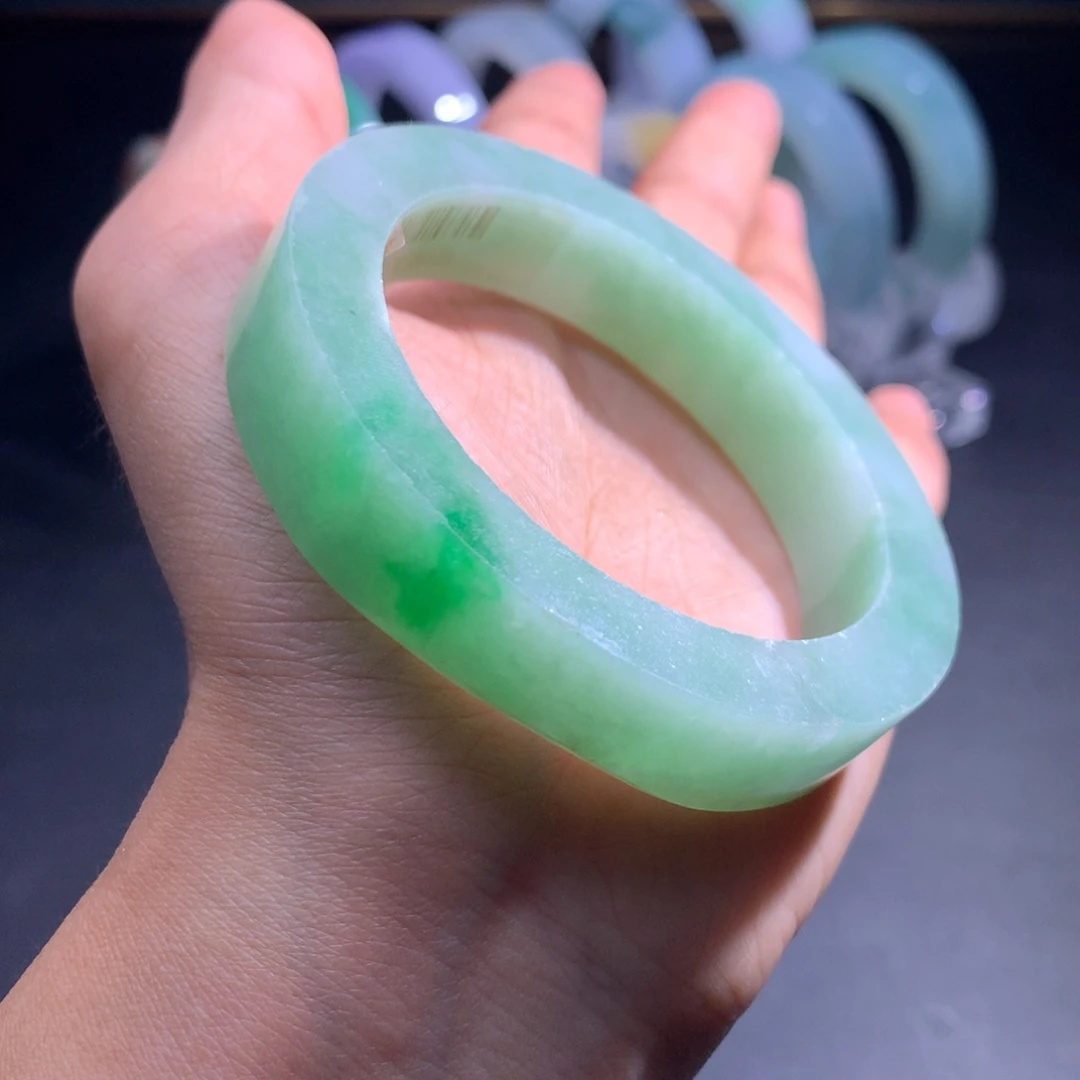 未镶嵌翡翠手镯定制翡翠