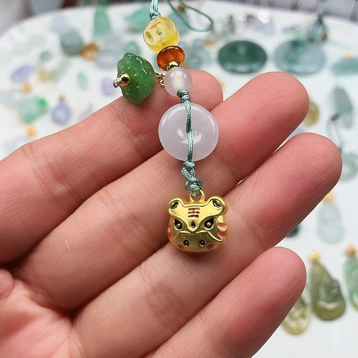 颈饰未镶嵌翡翠老虎