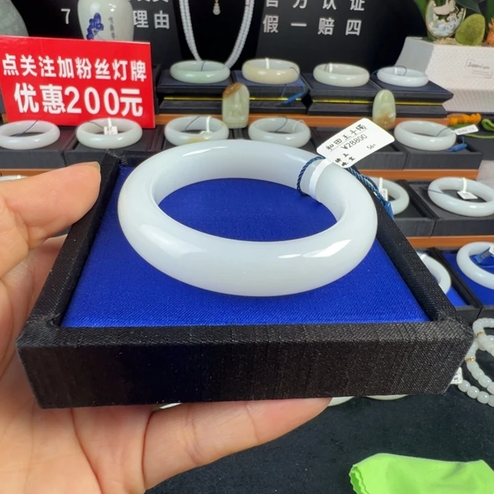 和田玉手镯未镶嵌