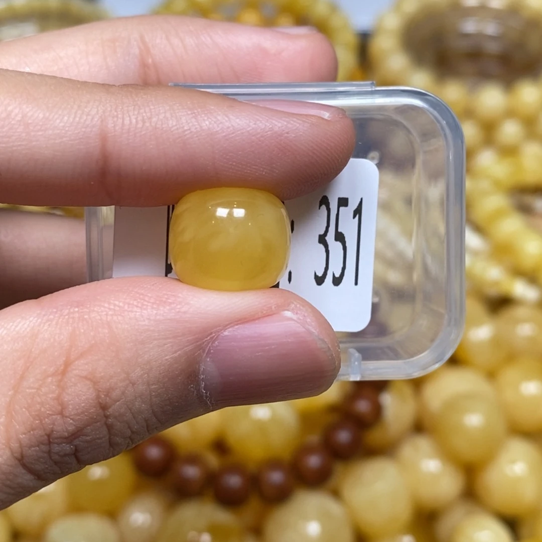 蜜蜡未镶嵌珠宝奇石351