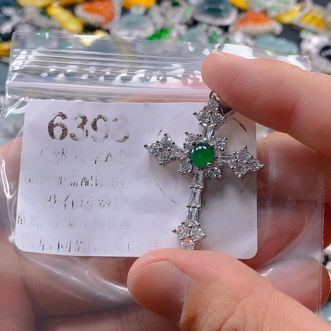 吊坠(不含链)未镶嵌翡翠