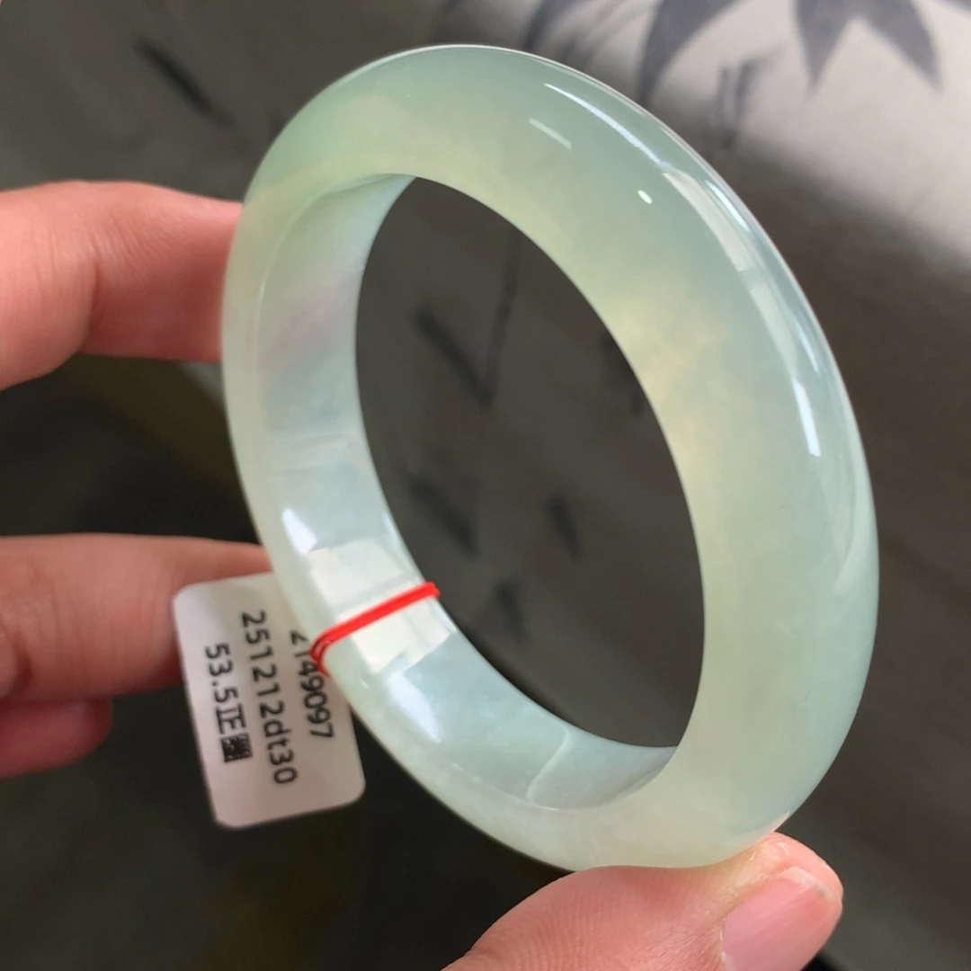 翡翠未镶嵌手镯冰晴起光