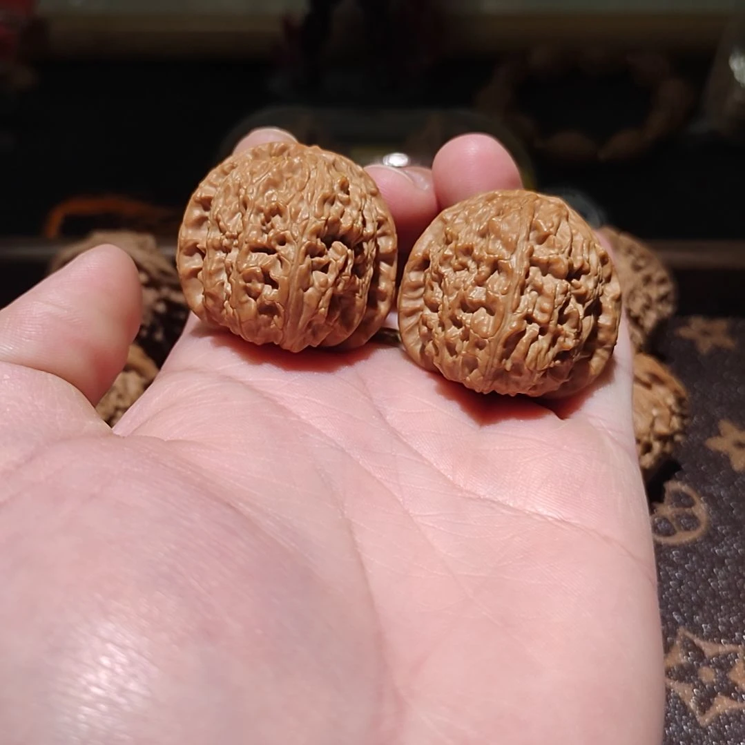 文玩核桃吊坠38白狮子修尖