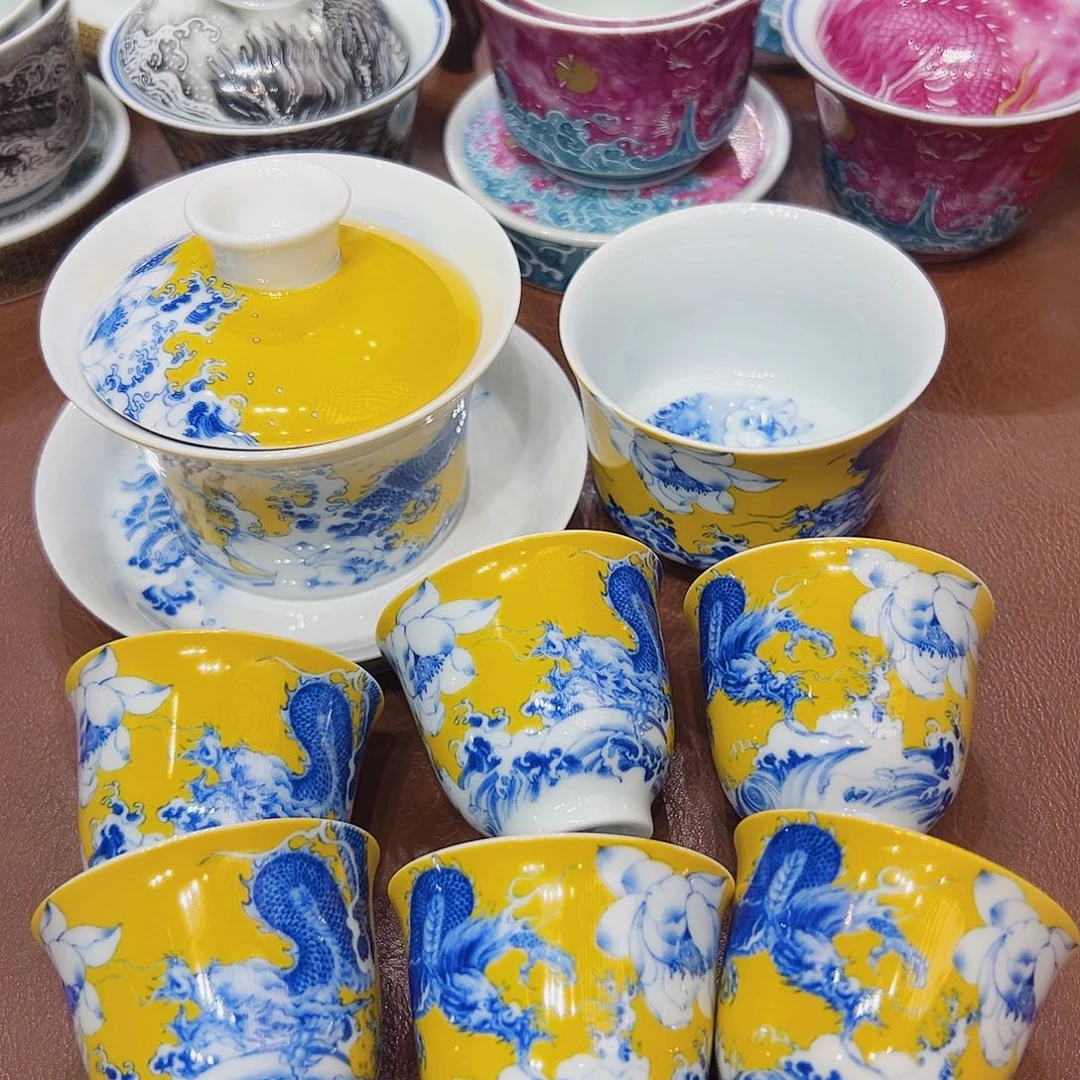 摆件景德镇陶瓷艺术展在上海举办期间举行