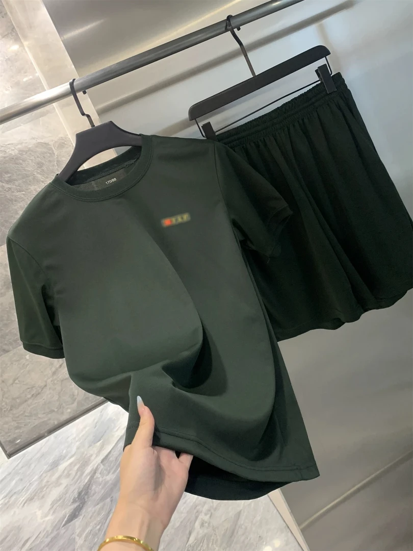 6184运动速干体能训练服套装（上衣胸口部分无标，介意慎拍）