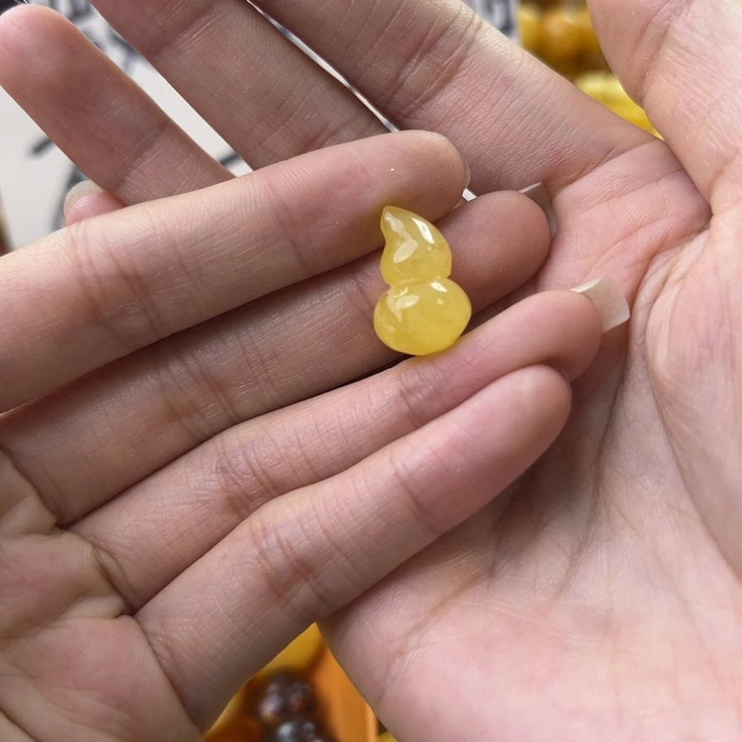 琥珀珠宝奇石未镶嵌