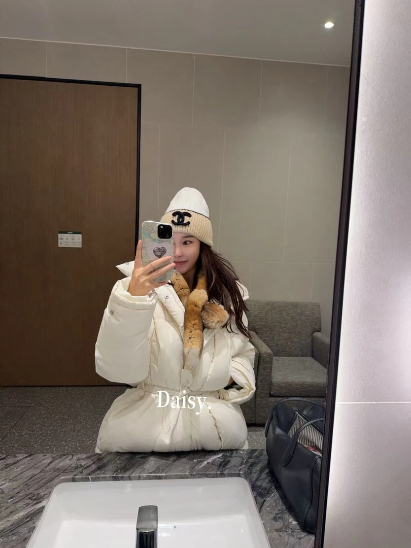 Daisy 韩系轻盈立领白色腰带羽绒服