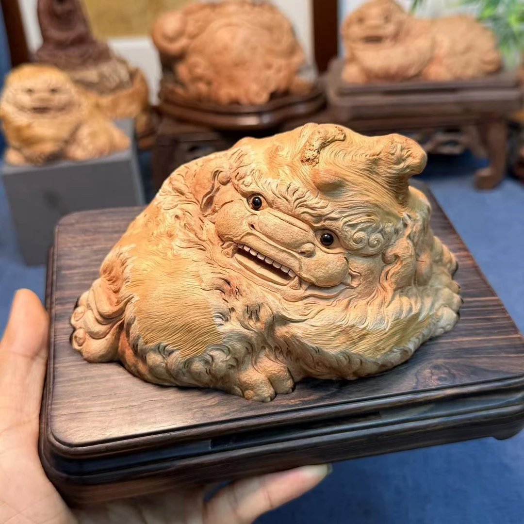 荔枝木香炉纯手工雕刻狻猊摆件，趴卧回头狮