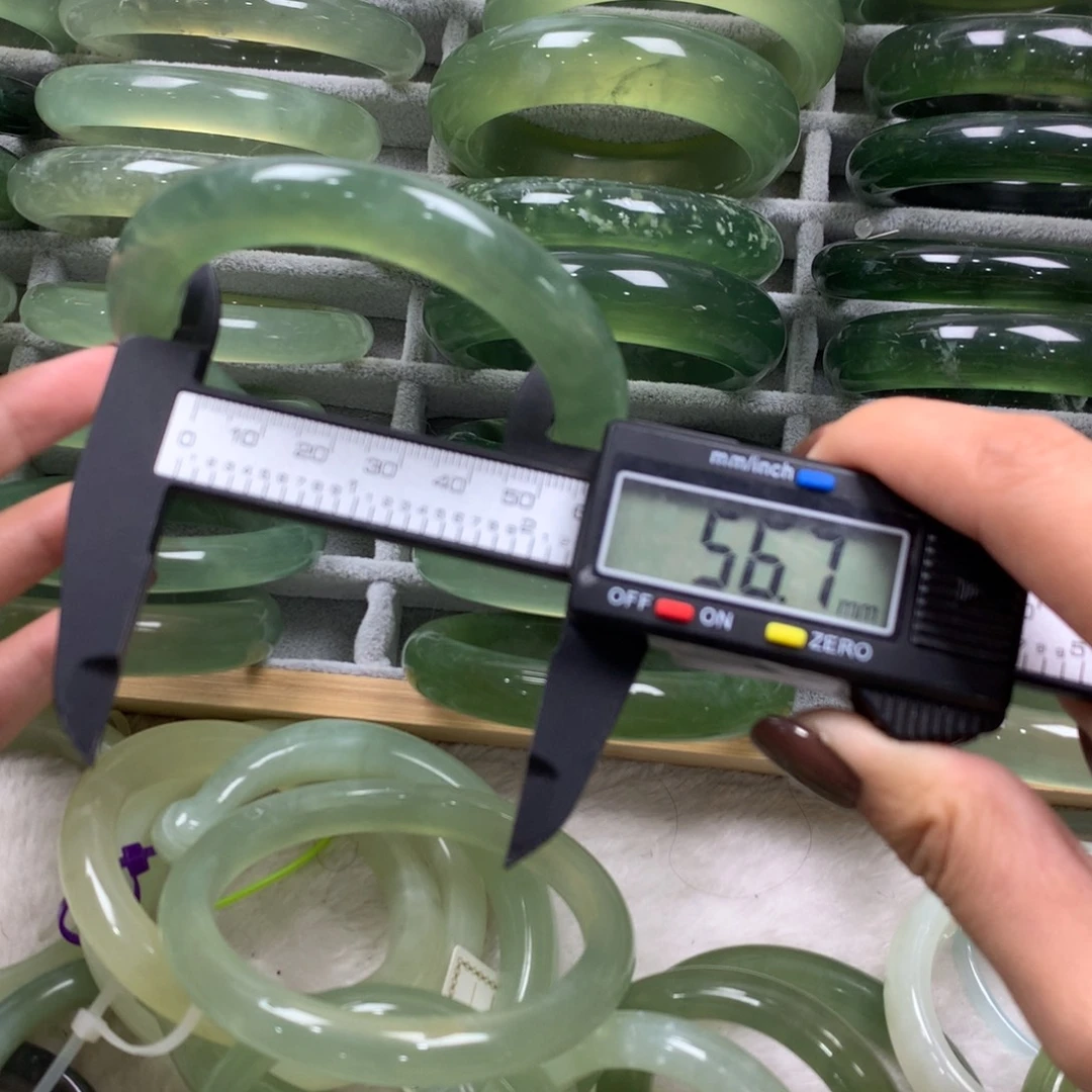 蛇纹石玉未镶嵌手镯205