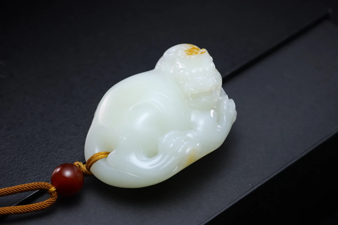 新疆和田玉白玉貔貅手把件