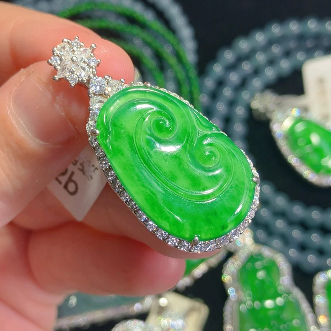 颈饰银S925镶嵌翡翠如意