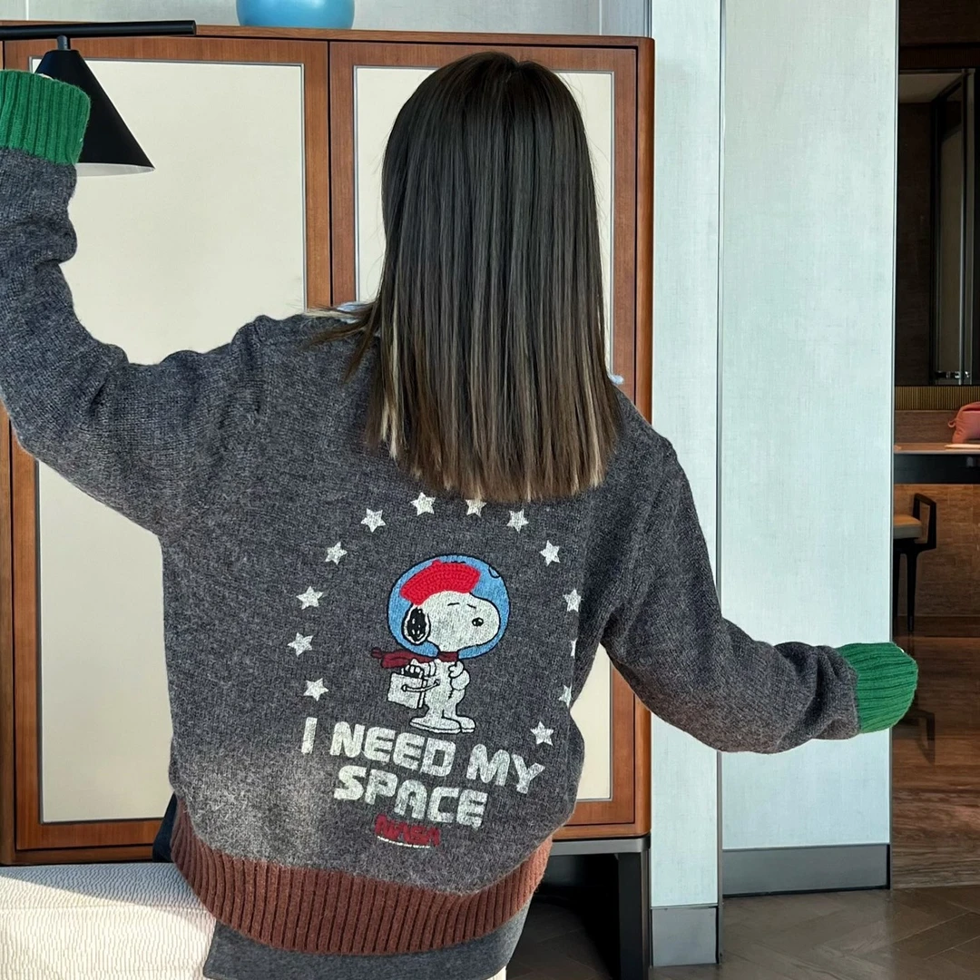 深圳南油欧货秀秀BOHAN2025冬季新款翻领史努比卡通毛衫女潮牌