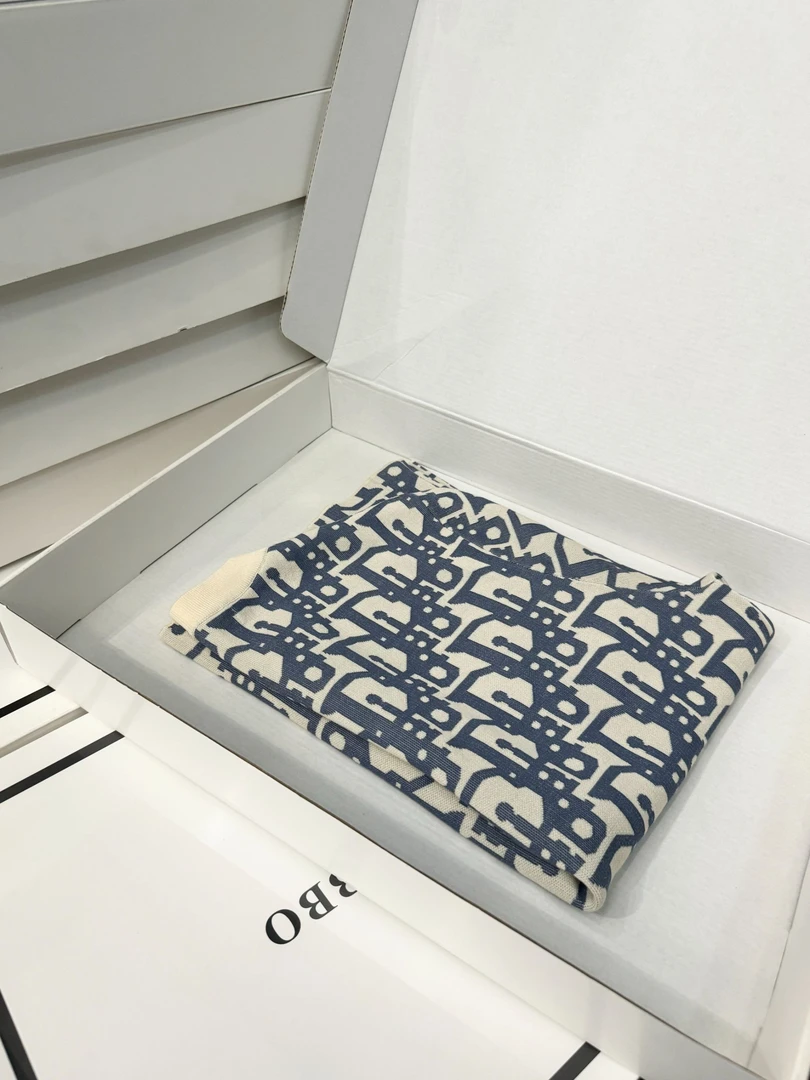 【小刘潮奢】2025夏季时尚轻奢重工艺圆领针织T恤