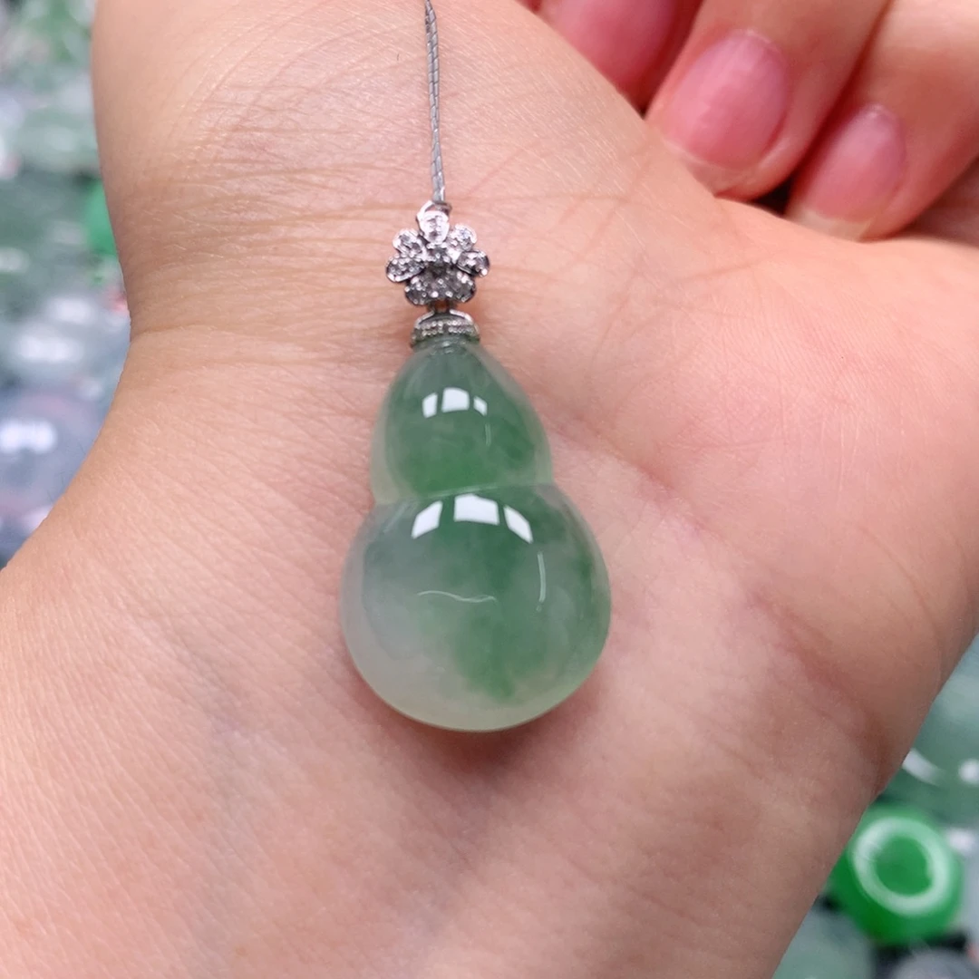 翡翠18K金镶嵌颈饰天然翡翠