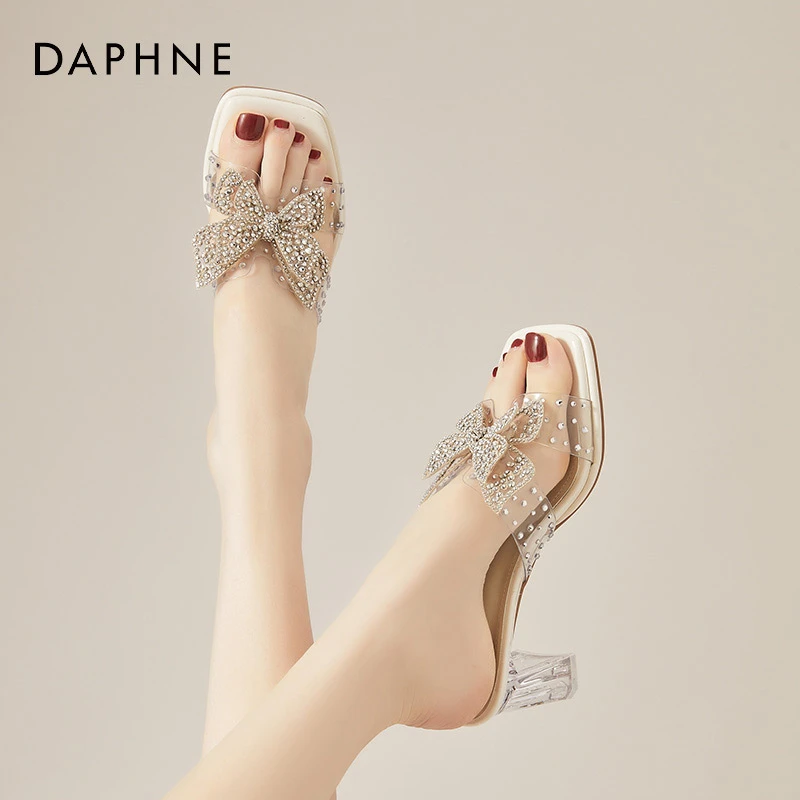 达芙妮粗跟一字拖鞋女2025新款夏季透明高跟凉鞋水晶蝴蝶结凉拖鞋