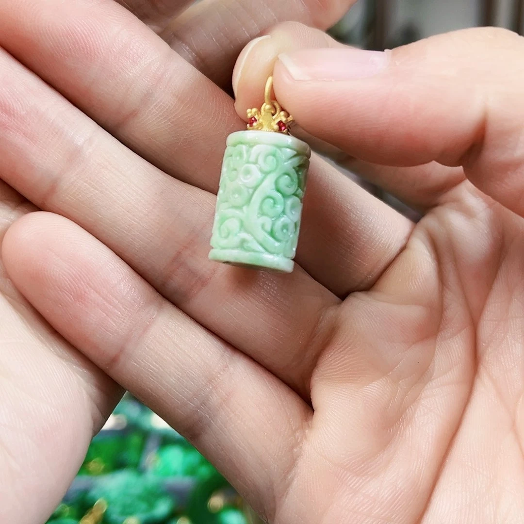 翡翠颈饰未镶嵌吊坠多样性