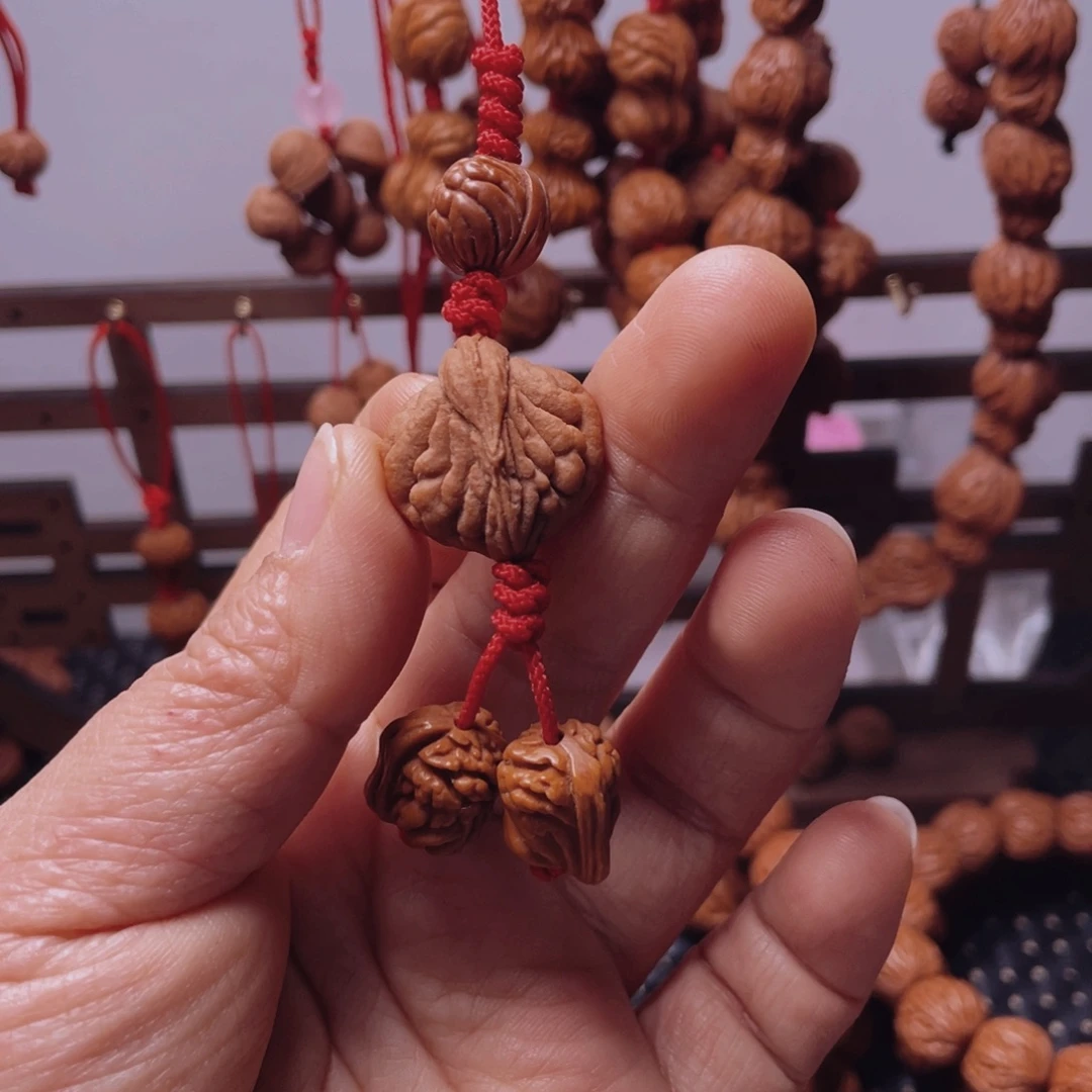 木质类龙纹桃枭挂件