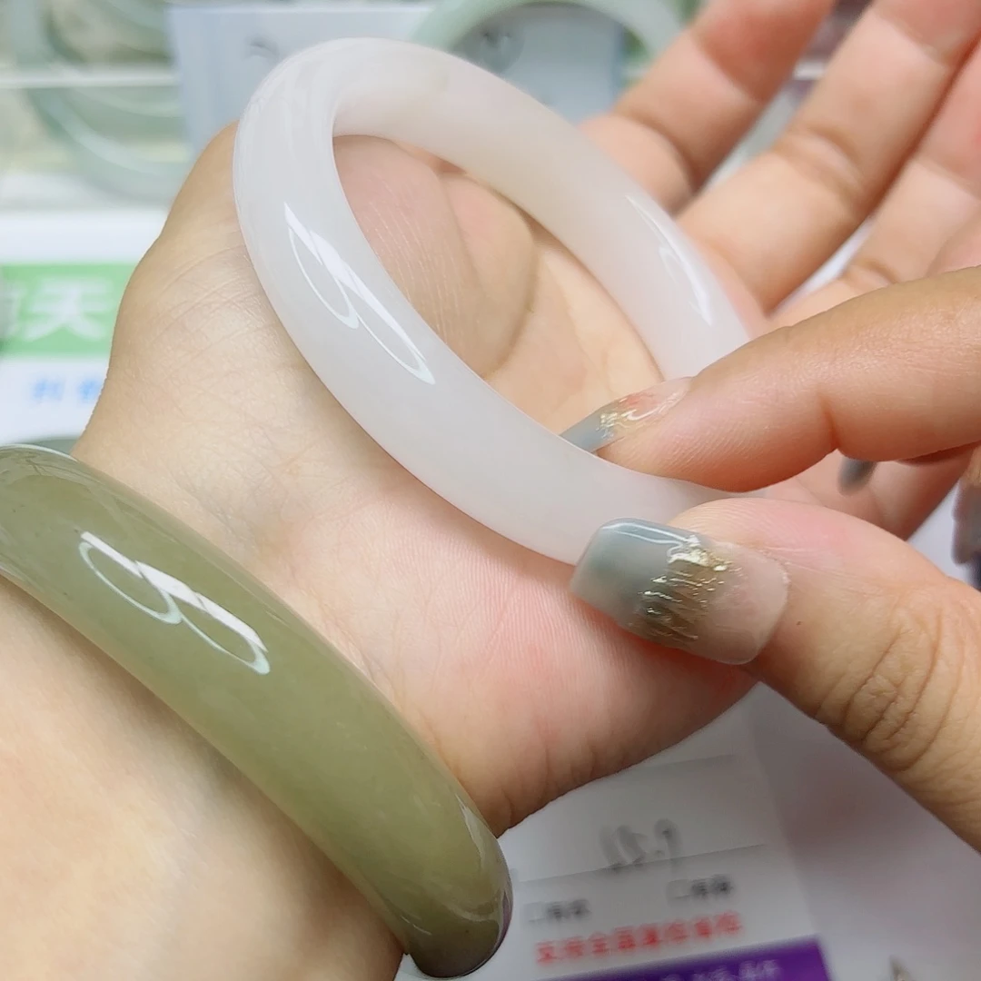 未镶嵌手镯石英质玉74/5556