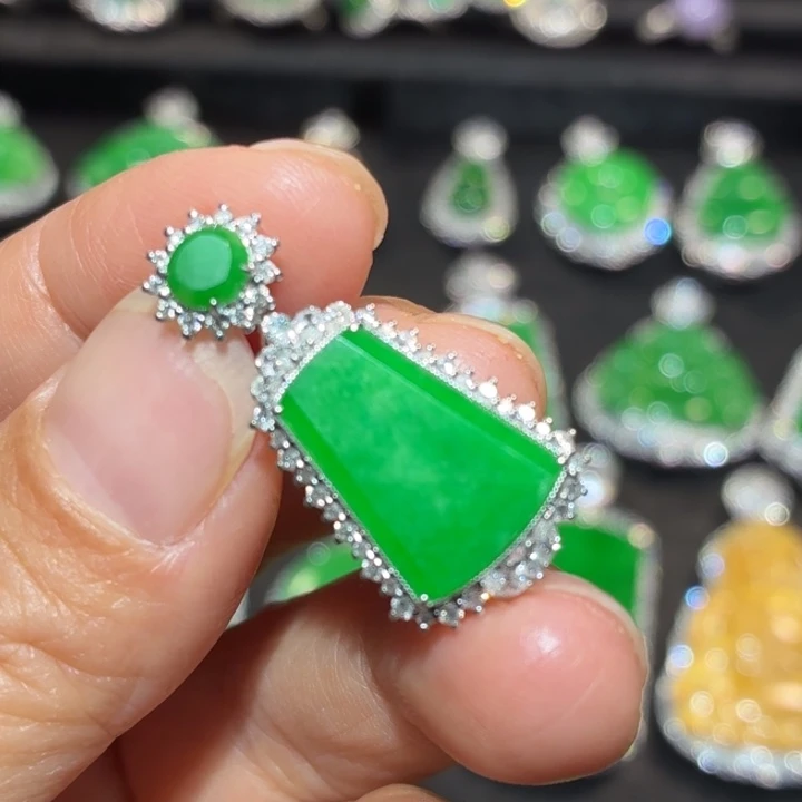 翡翠18K金镶嵌吊坠(不含链)翡翠