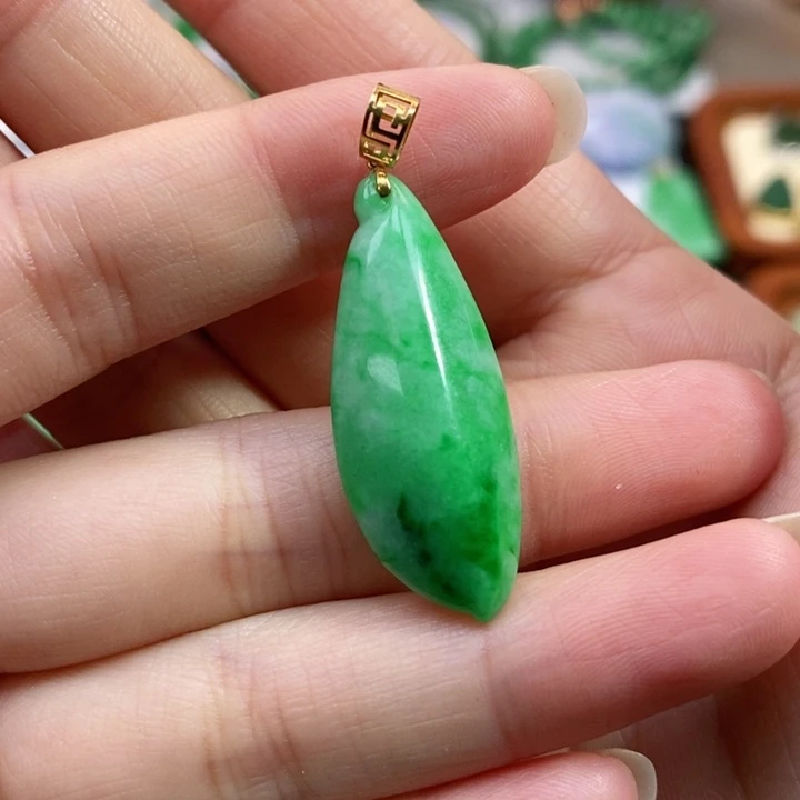 颈饰未镶嵌翡翠缘**尽吊坠